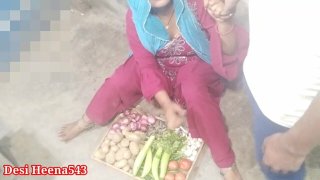 Vegetable bech rahi bhabhi ko patakar choda in clear hindi voice xxx indian desi bhabhi vegetables selling  
